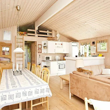 Two-bedroom Holiday In Knebel 4 Ørby